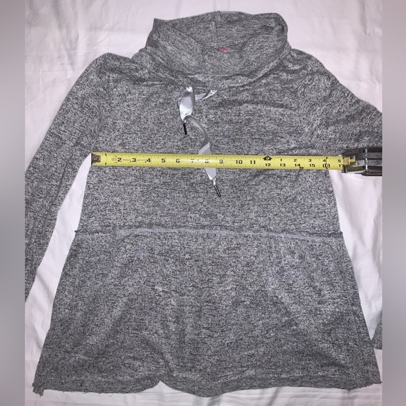 Betsey Johnson Active Grey Lightweight Pullover - Picture 6 of 7